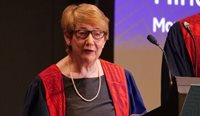 Dr Libby Hindmarsh receiving the RACGP’s inaugural Morton Rawlin Award at GP25 in November. (Image: Jake Pinskier)
