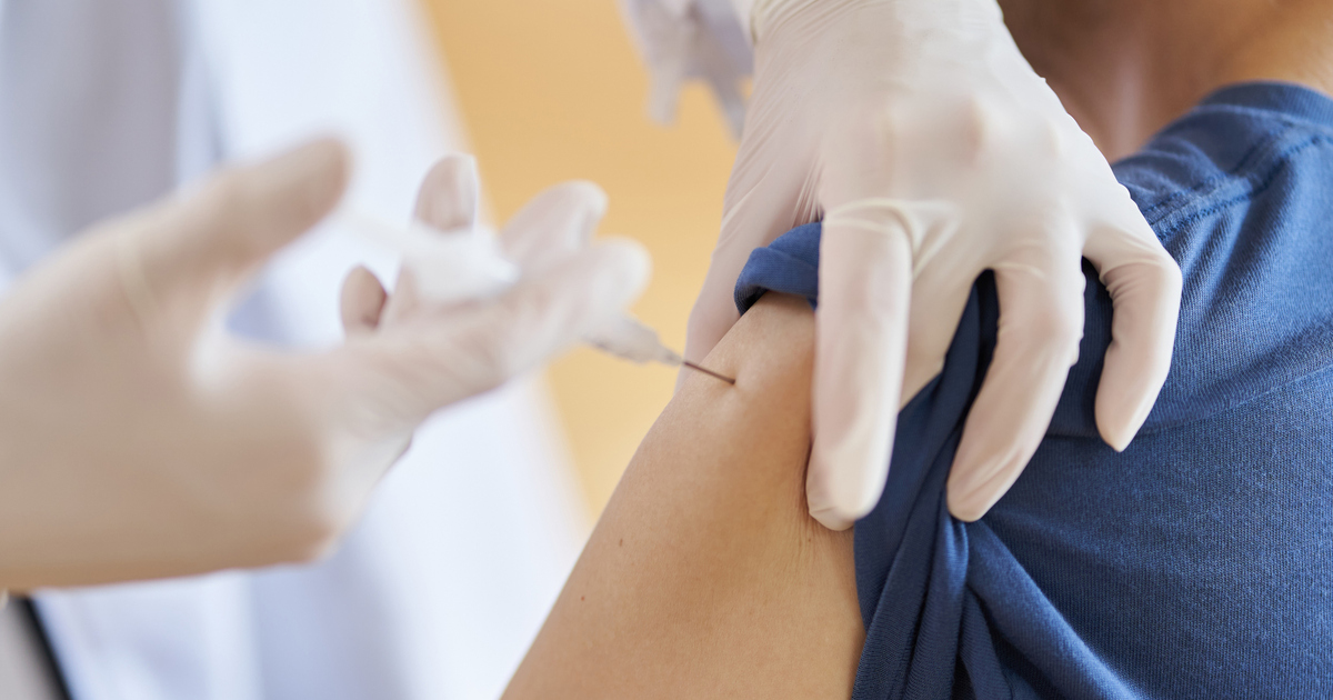 Szczepionka przeciw grypie pomogła pracownikom uniknąć COVID-19: Badanie