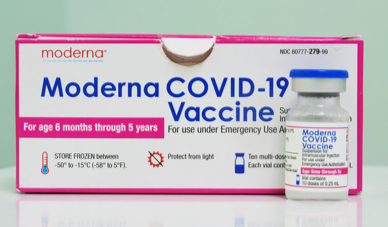Moderna vials for children aged six months to four years is differentiated from other vaccines by their blue cap. (Image: AAP)