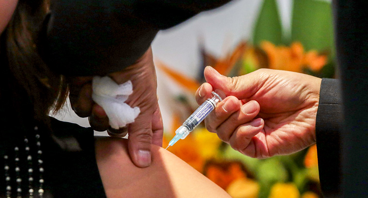 According to Dr Seidel, flu vaccination in general practice offers the opportunity for a more thorough health discussion. (Image: AAP/Stefan Postles)