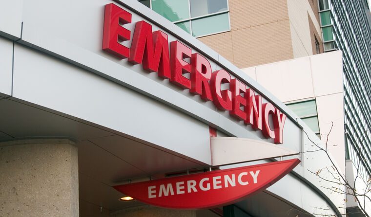 A hospital emergency sign