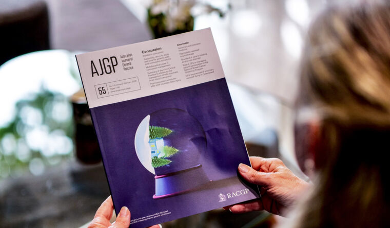 Seen from behind, a person reading the AJGP.