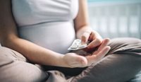 Pregnant woman taking opioid