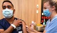 The RACGP has said that all healthcare team members undertaking patient facing roles be required to get vaccinated against COVID-19, unless they are medically exempt. (Image: AAP)