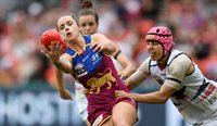 Jessica Wuetschner being tackled by Heather Anderson, who died at 28 and was posthumously diagnosed with chronic traumatic encephalopathy. (Image: AAP)